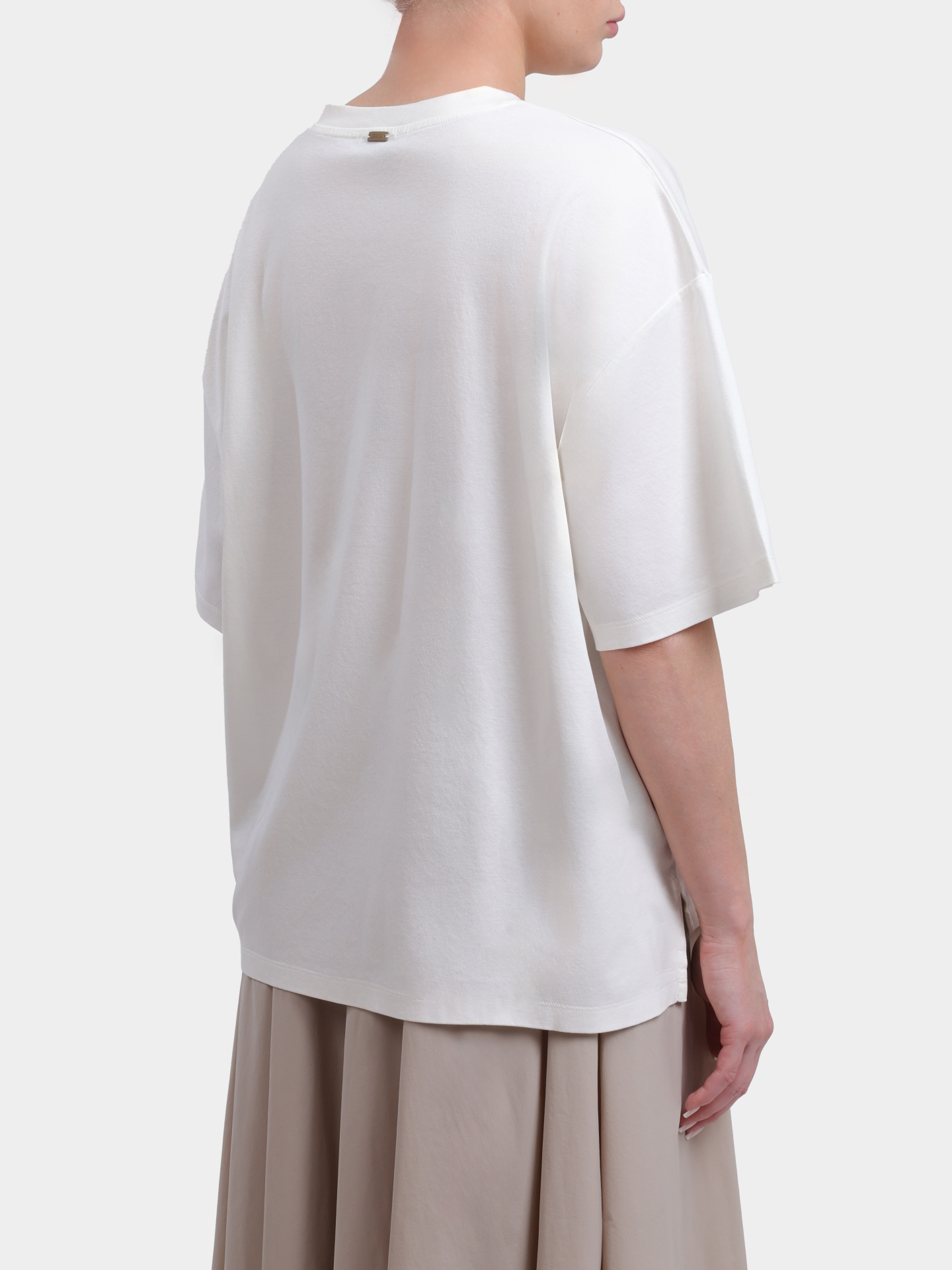 Футболка Herno JG000306D 52131 1021 белая женская с крупным логотипом-вышивкой — купить в интернет-магазине Verdistore