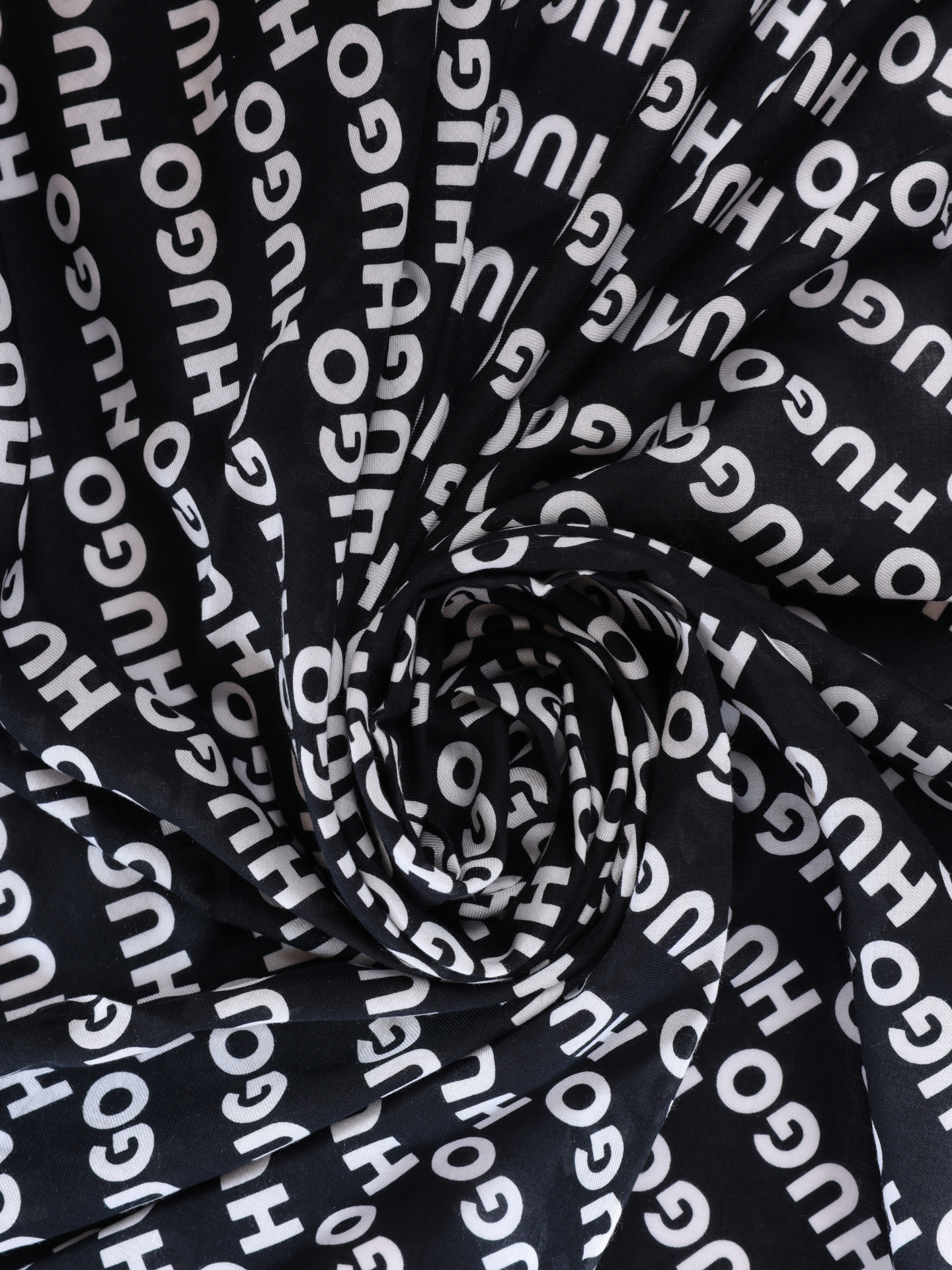 Платок Hugo 50517680 001 черный женский — купить в интернет-магазине Verdistore