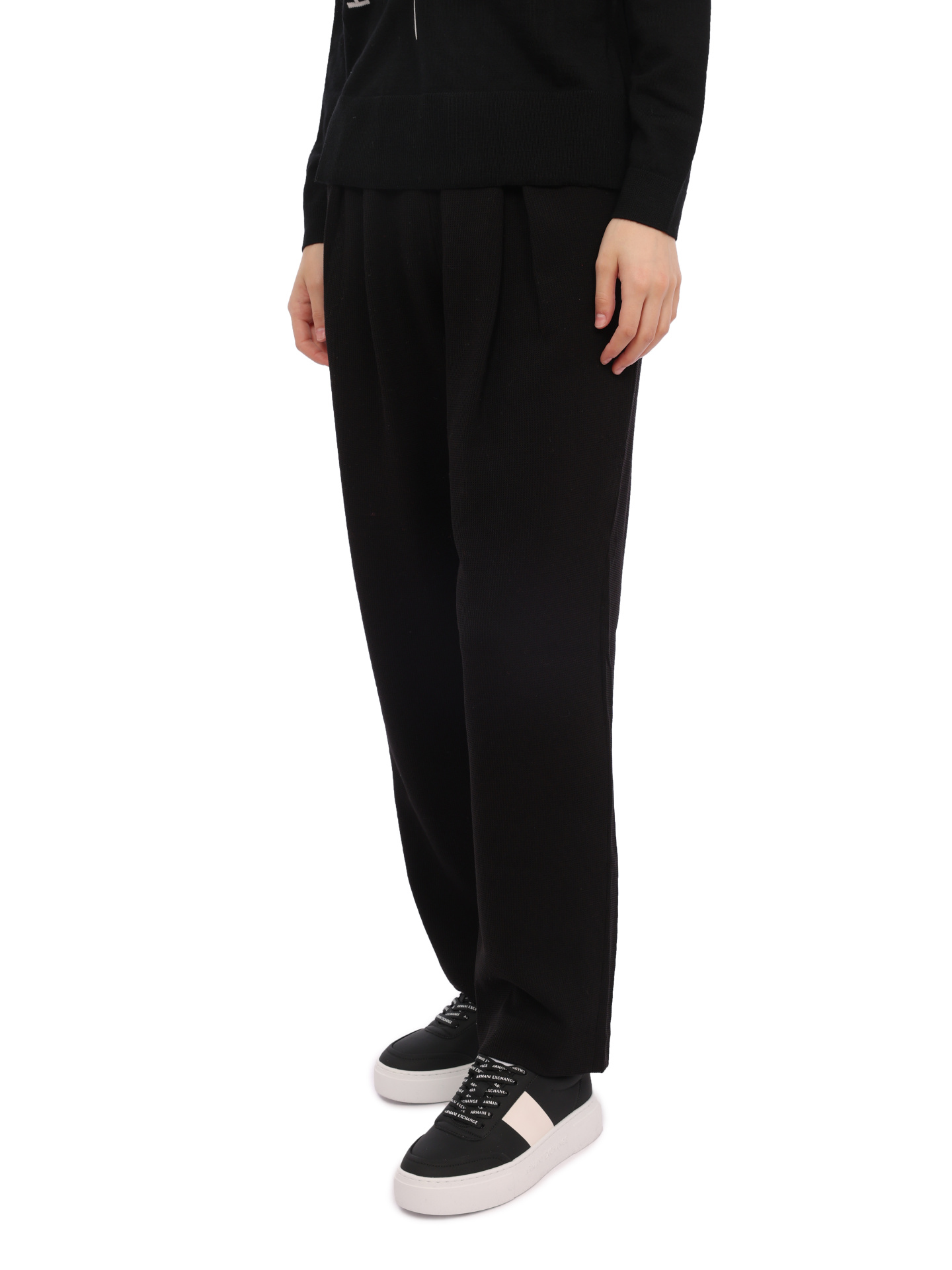 картинка Брюки Armani Exchange 6RYP14 YN6NZ 1200 черные женские с защипами от магазина Verdistore