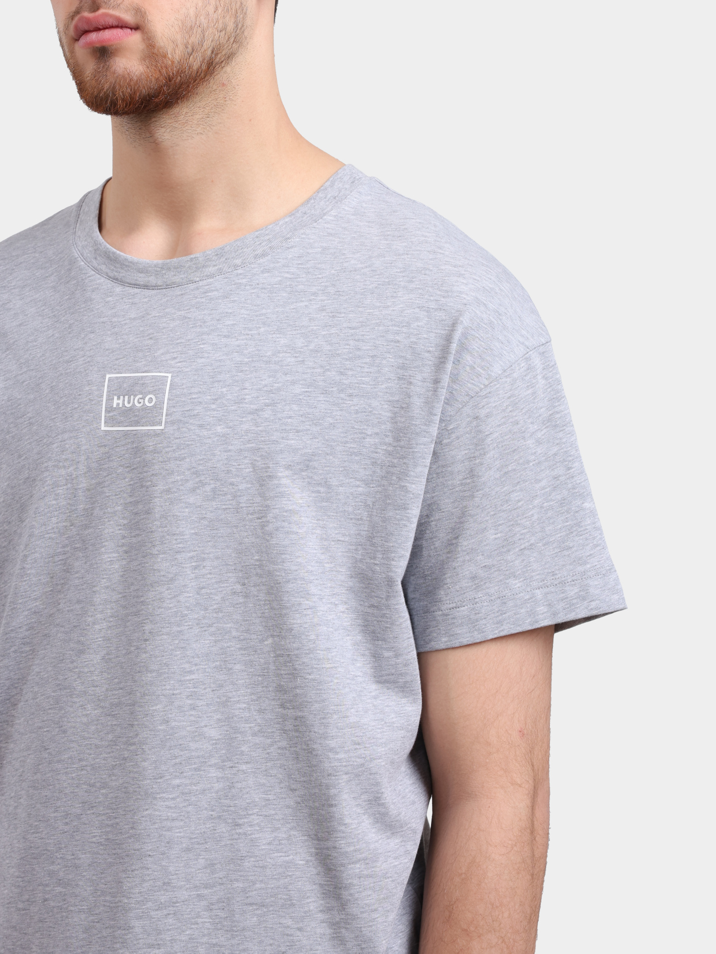 Футболка HUGO RED Laze T-Shirt 10261152 01 50525236 036 серая мужская хлопковая с маленьким логотипом  — купить в интернет-магазине Verdistore