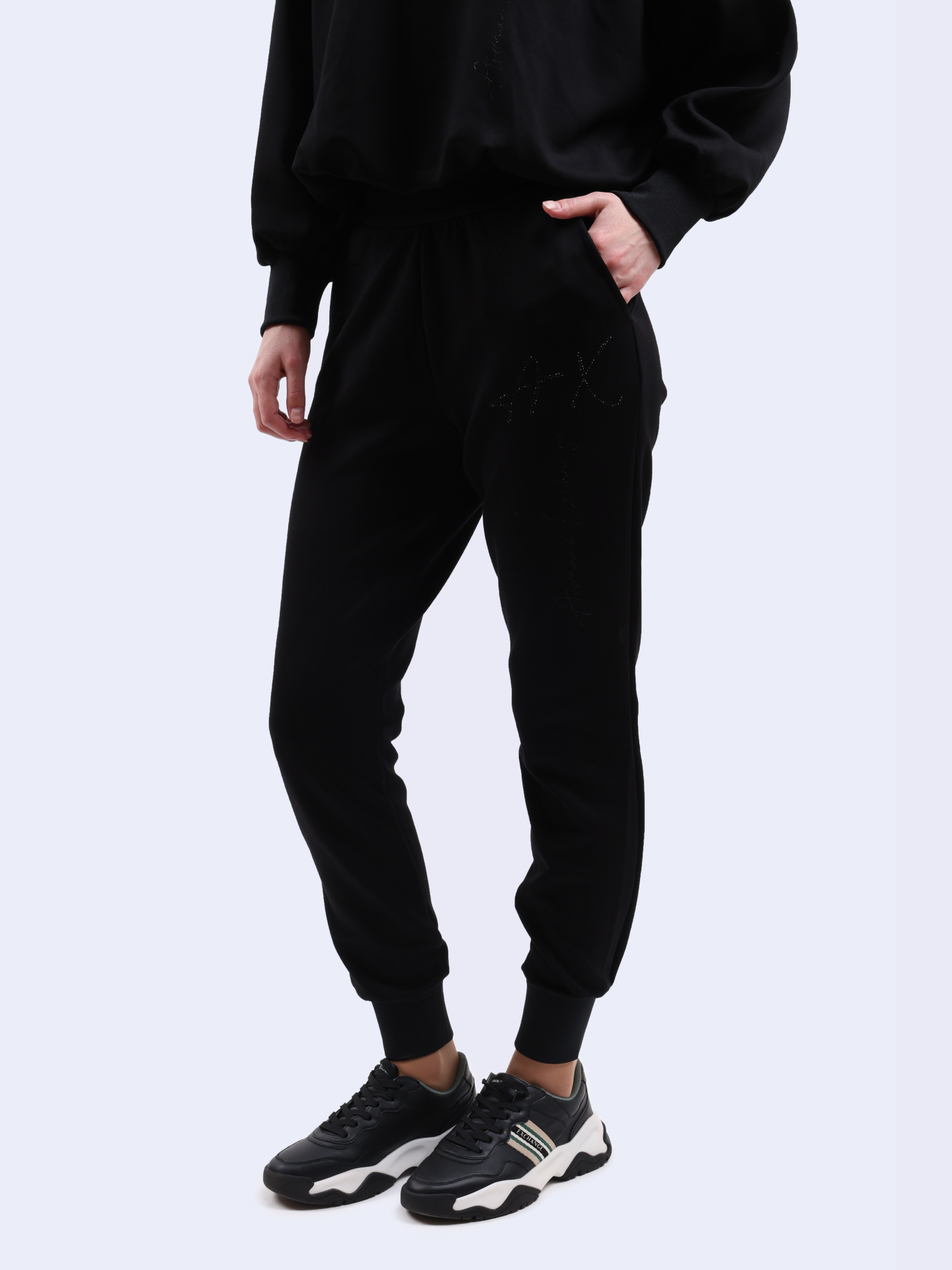 картинка Брюки спортивные Armani Exchange 6DYP84 YJEZZ 1200 черные женские от магазина Verdistore