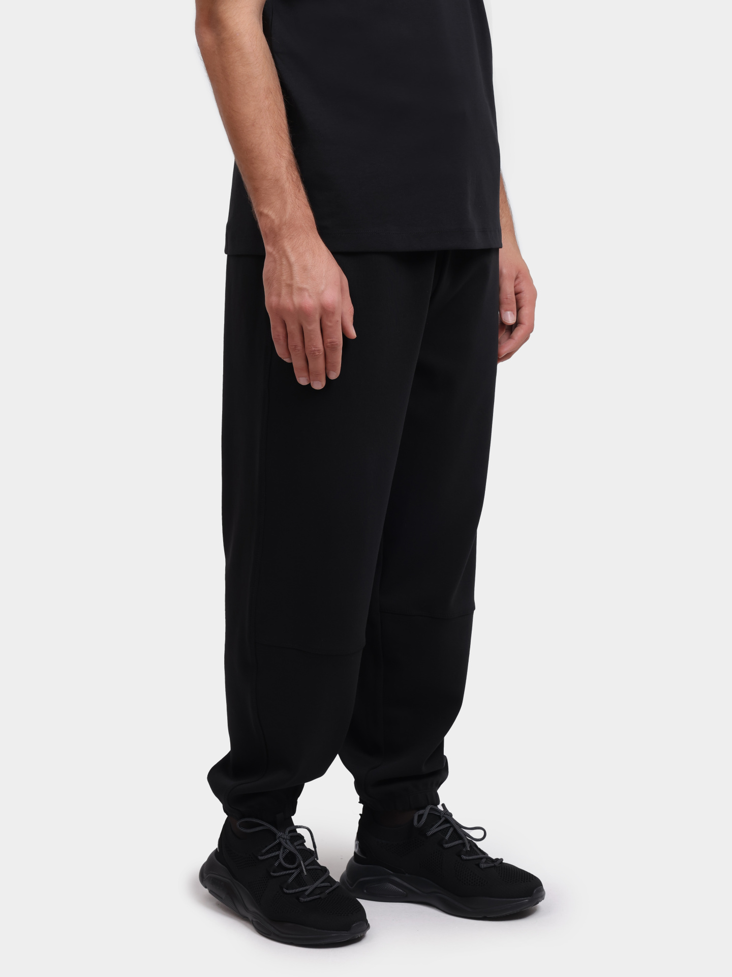 Джоггеры Hugo 50542300 001 черные мужские — купить в интернет-магазине Verdistore