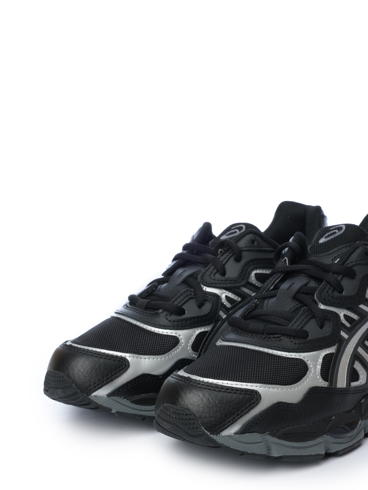 Кроссовки Asics 1203A280 002 черные мужские с серебристыми вставками — купить в интернет-магазине Verdistore