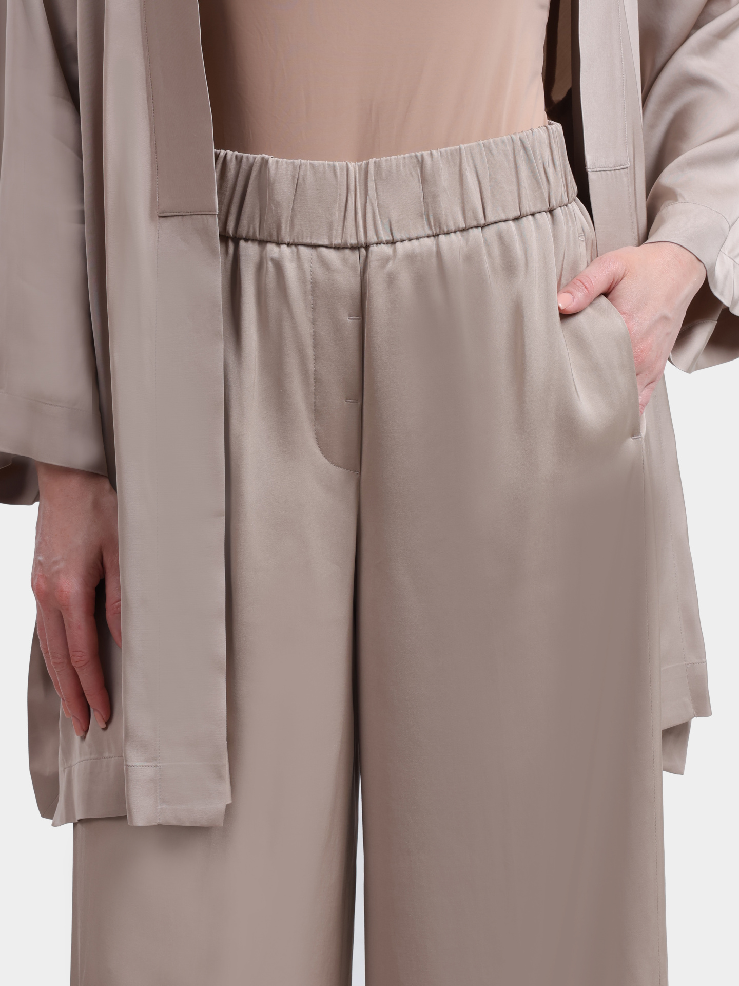 Брюки Peserico P04248 01930 147 бежевые женские из вискозы — купить в интернет-магазине Verdistore