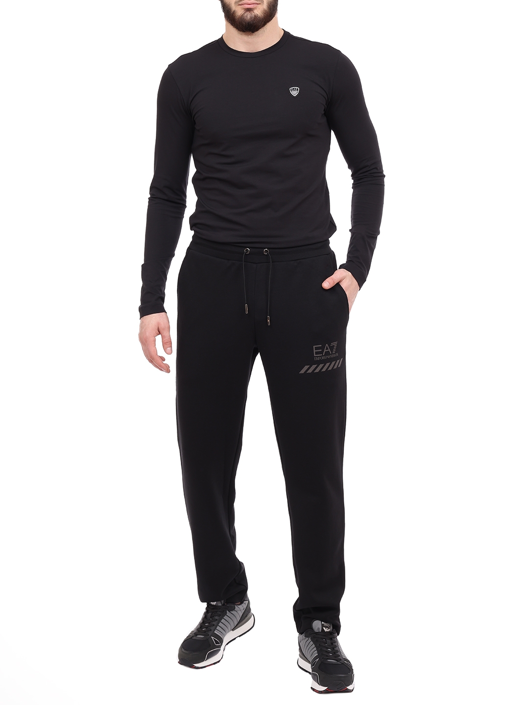 Брюки спортивные черные хлопоквые с логотипом под карманом — купить в интернет-магазине Verdistore