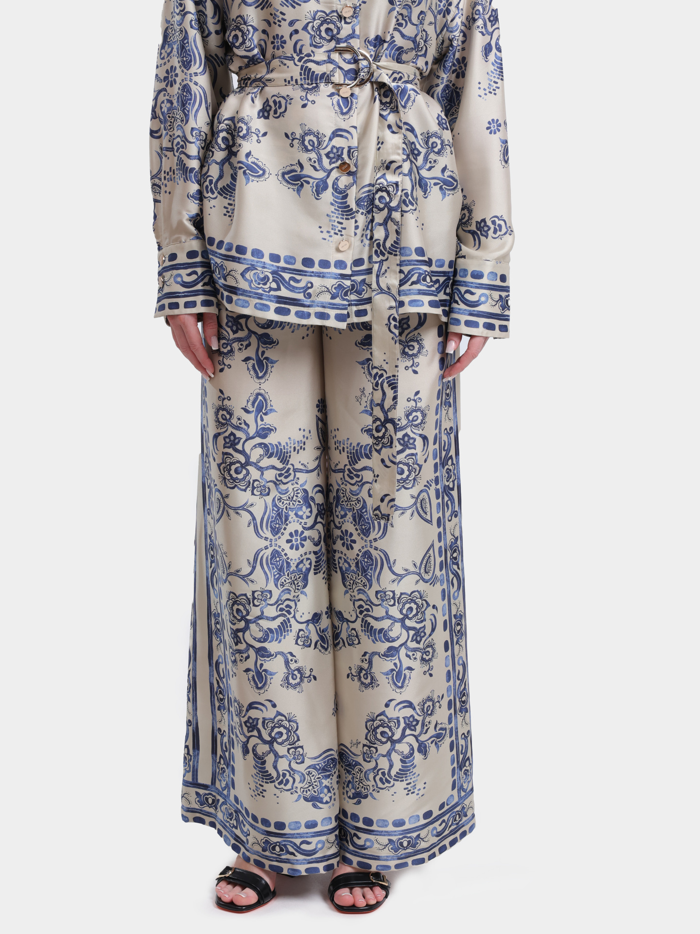 Брюки Liu-Jo BLACK LABEL CA6230 TS555 P9652 женские прямого кроя с цветочным принтом — купить в интернет-магазине Verdistore