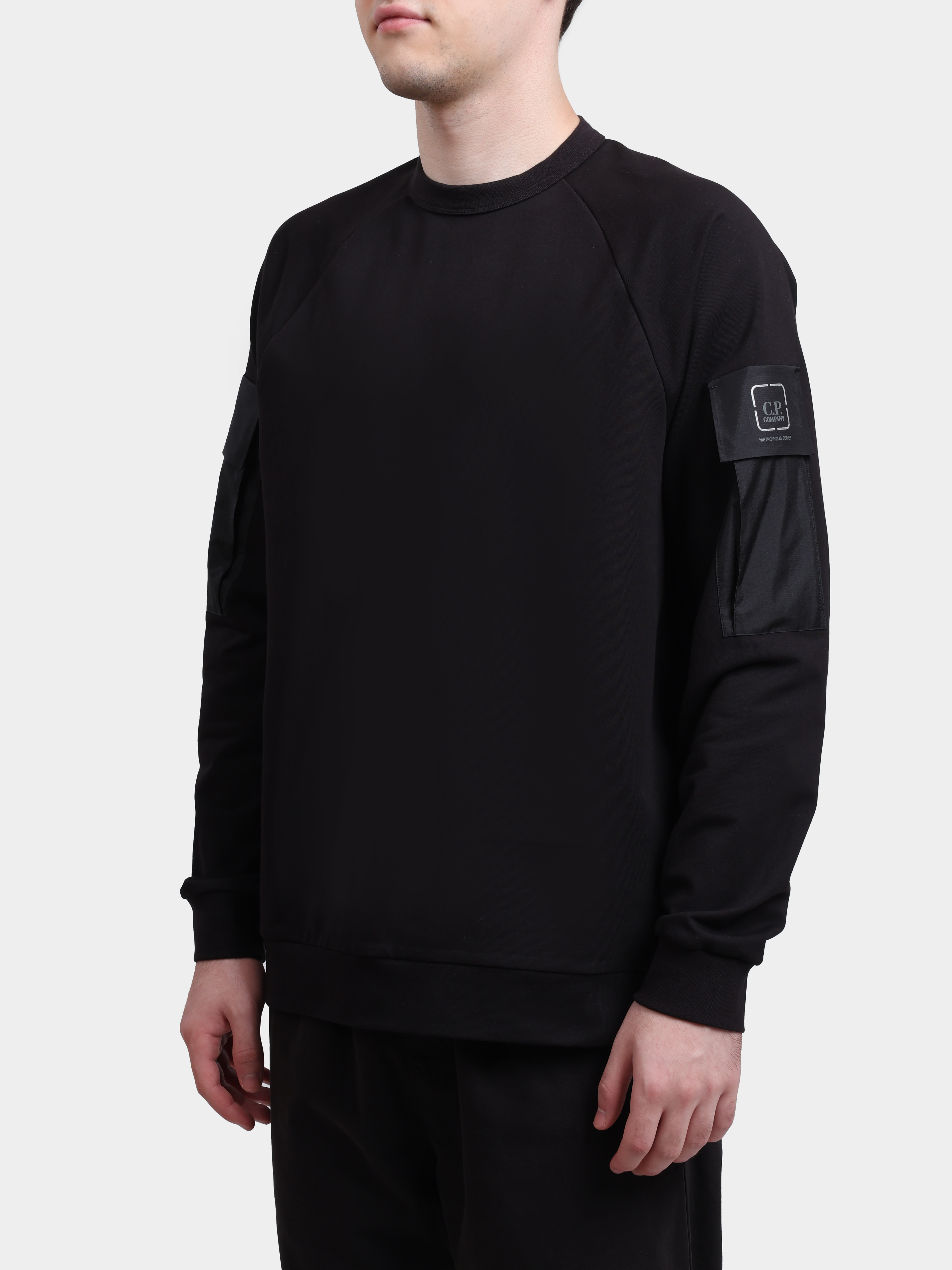 Свитшот C.P. Company 20CLSS013A 006452M 999 черный мужской с накладаным карманом — купить в интернет-магазине Verdistore