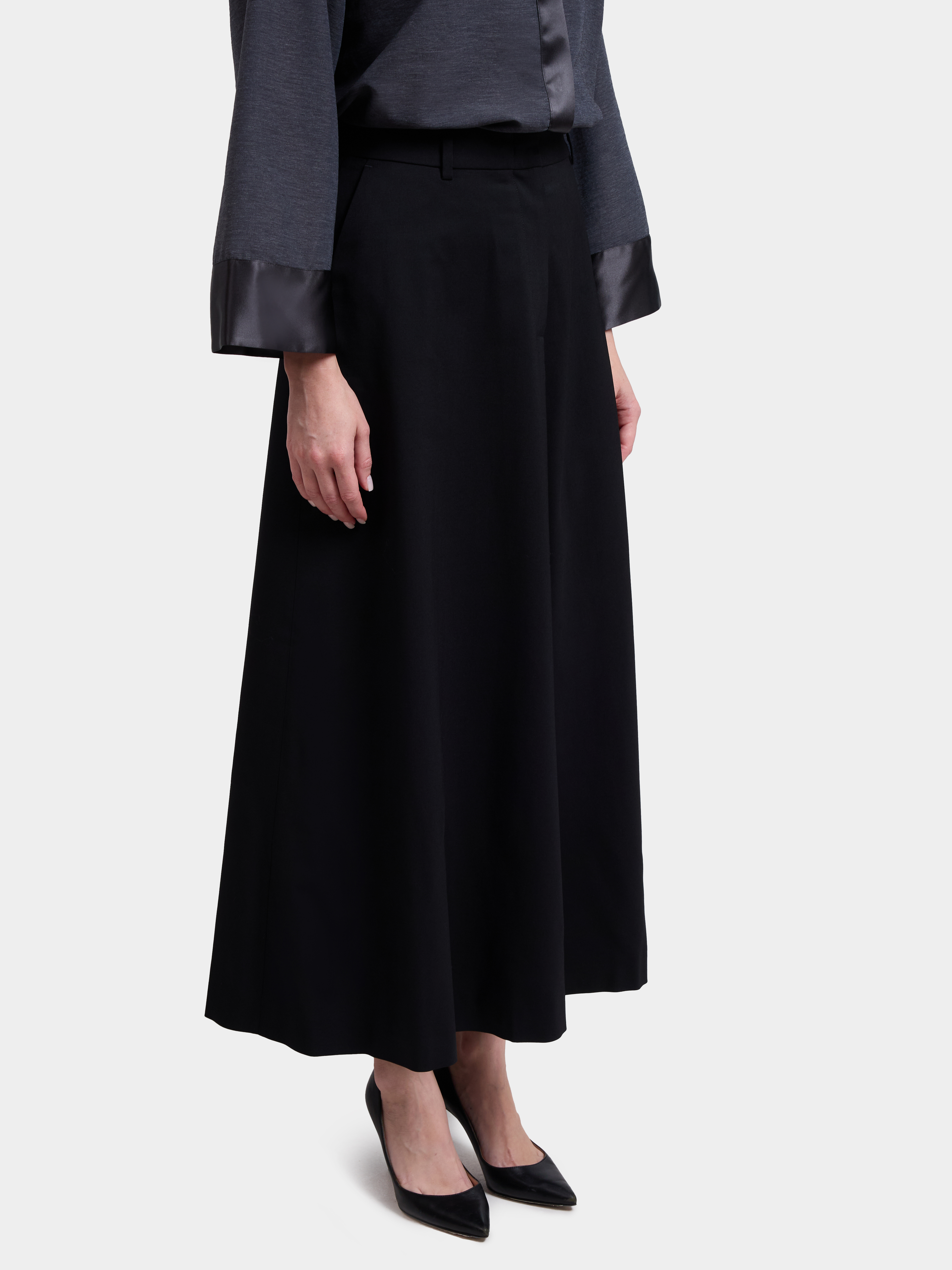 Юбка Peserico P05750 03464 205 черная женская свободного кроя — купить в интернет-магазине Verdistore