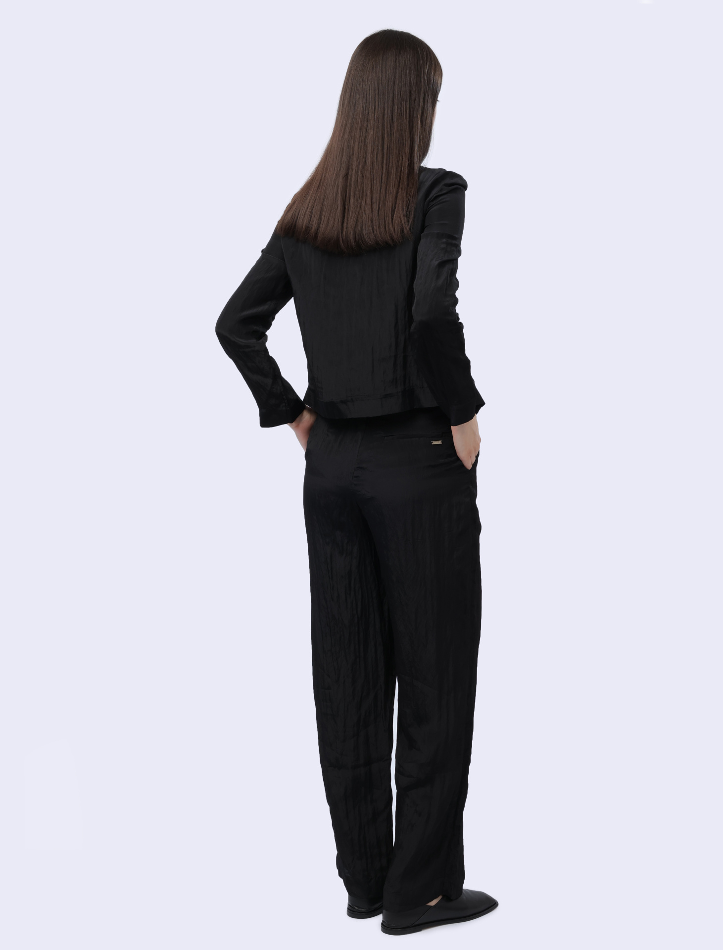 картинка Брюки Armani Exchange 3DYP14 YN2QZ 1200 черные женские укороченные от магазина Verdistore