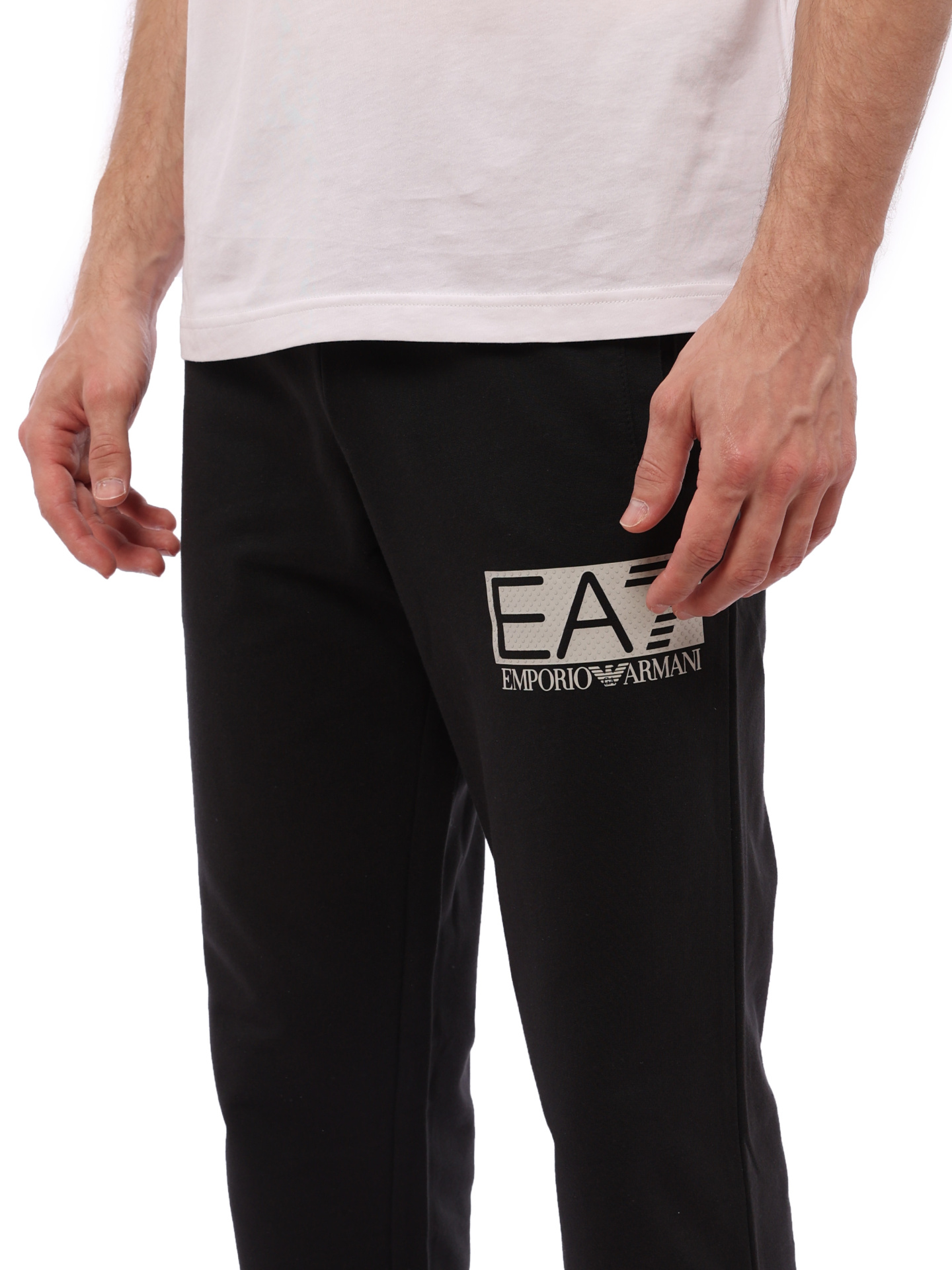 Брюки черные прямого кроя с логотипом под карманом — купить в интернет-магазине Verdistore