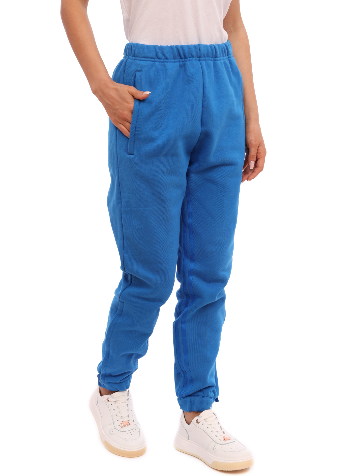 картинка Брюки Adidas H22817 спортивные женские из хлопка от магазина Verdistore