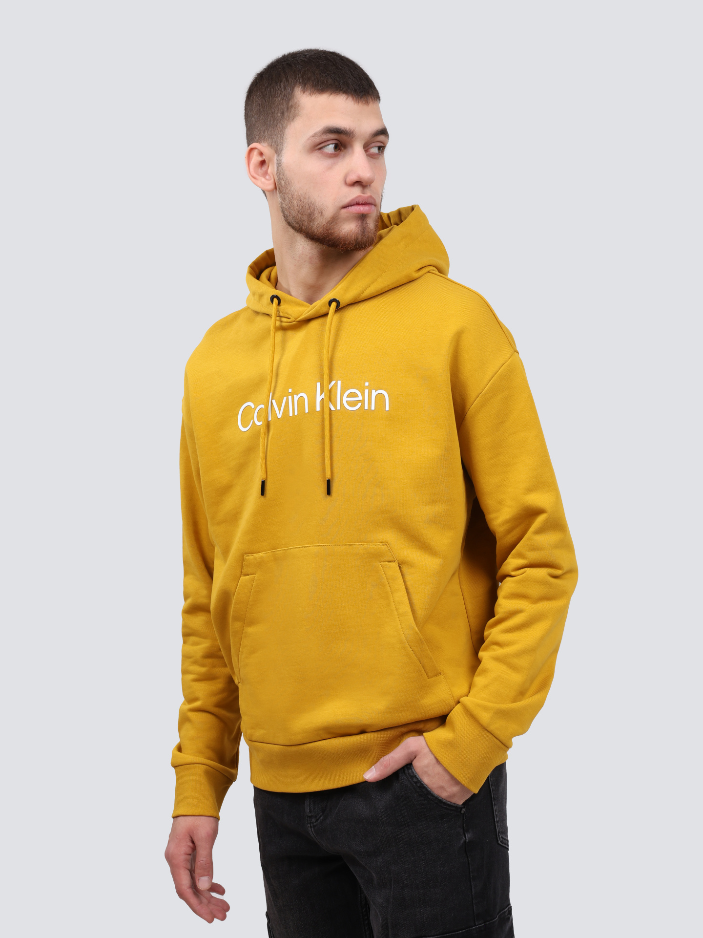 Худи Calvin Klein K10K111345 ZAE желтое мужское с логотипом — купить в интернет-магазине Verdistore