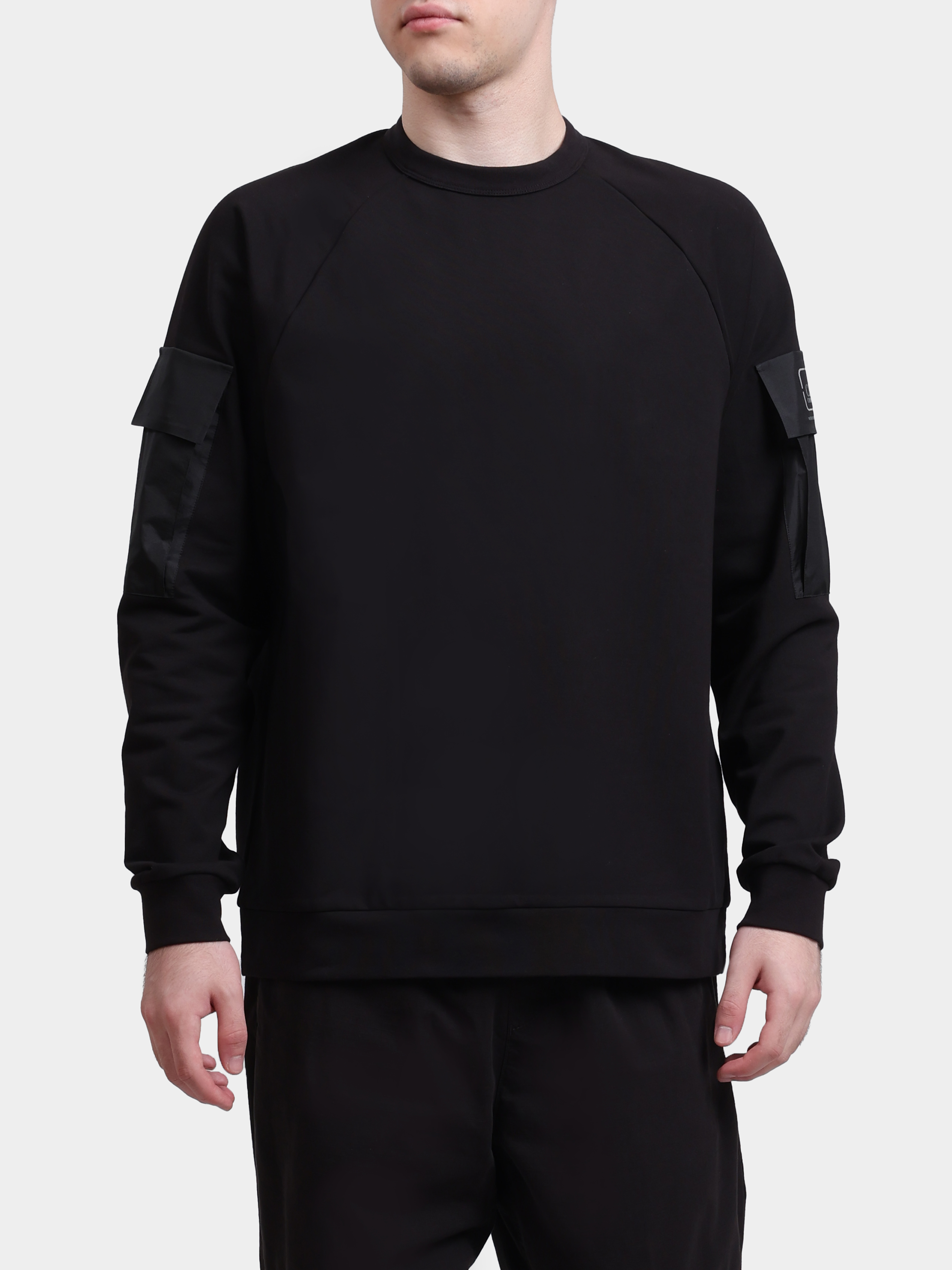 Свитшот C.P. Company 20CLSS013A 006452M 999 черный мужской с накладаным карманом — купить в интернет-магазине Verdistore
