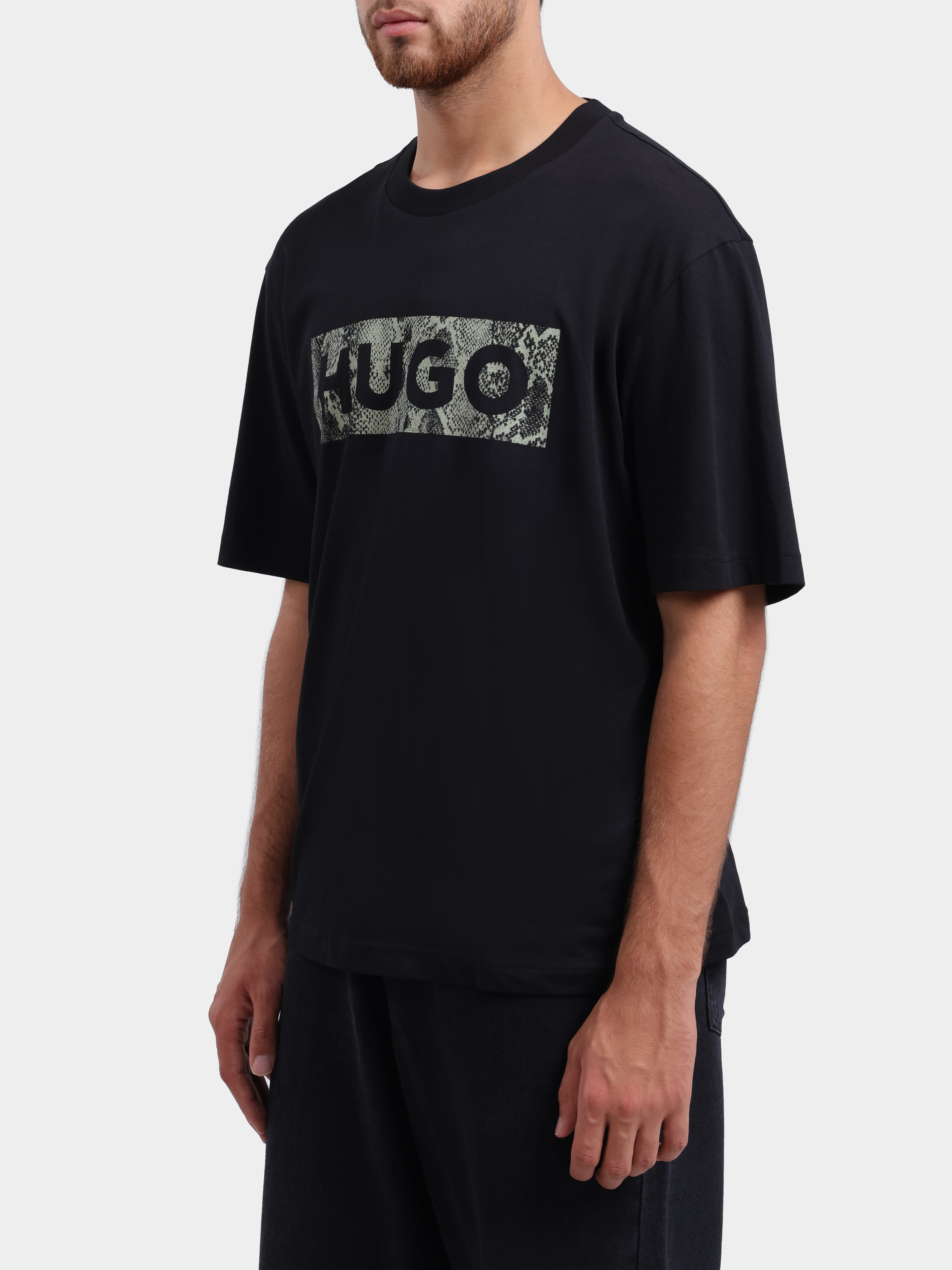 Футболки HUGO BLUE Nerpient 10258299 01 50566041 002 черная мужская с крупным логотипом — купить в интернет-магазине Verdistore