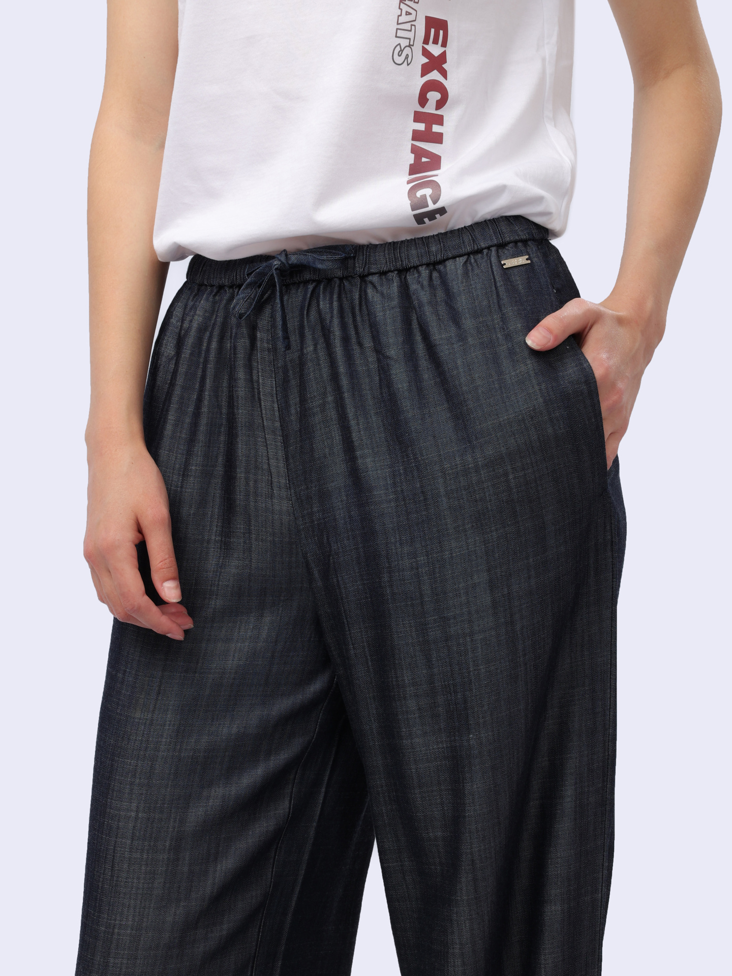 Брюки Armani Exchange 3DYP16 Y15PZ 1500 женские из денима — купить в интернет-магазине Verdistore