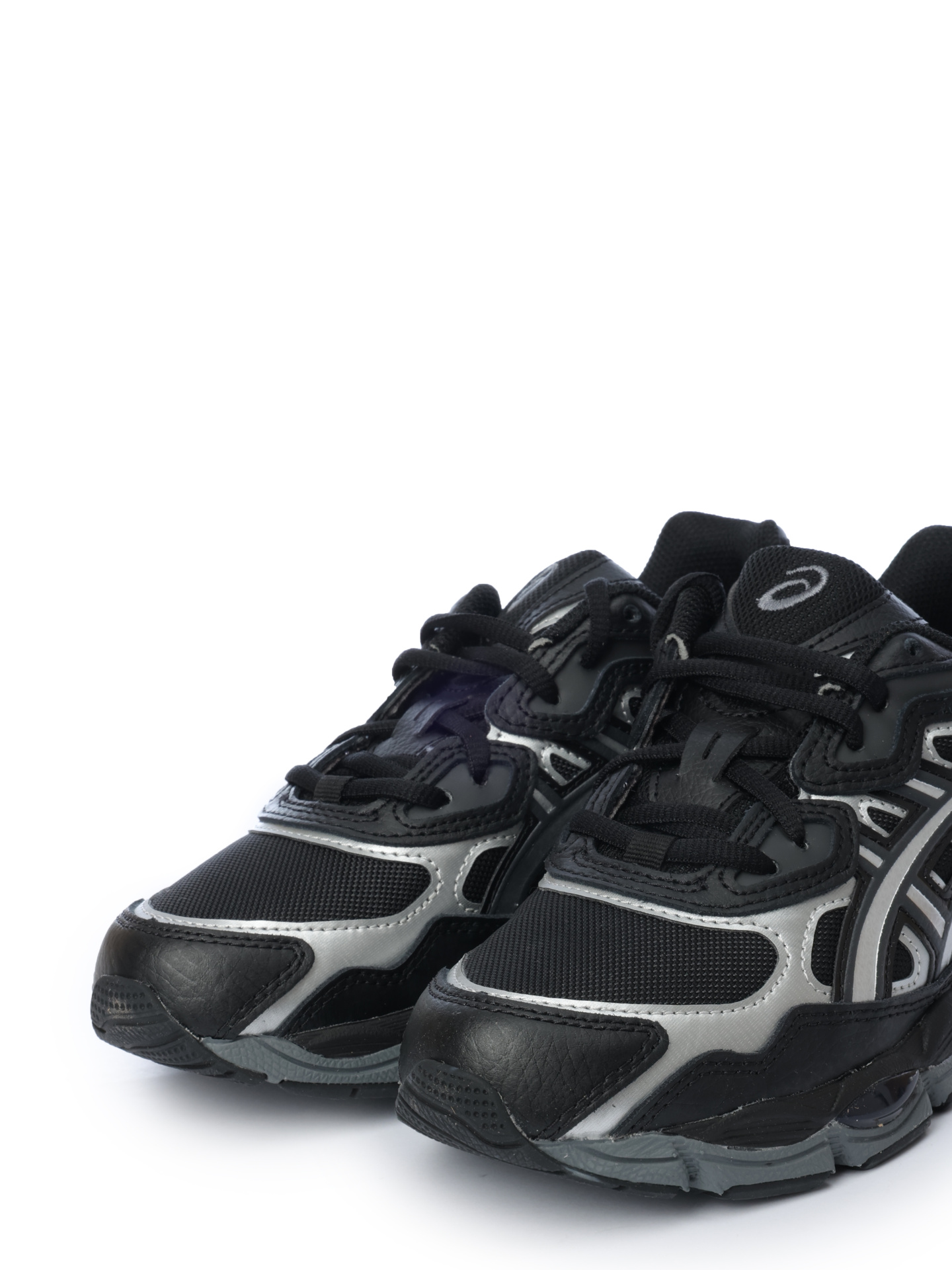 Кроссовки Asics 1203A280 002 черные женские с серебристыми вставками — купить в интернет-магазине Verdistore