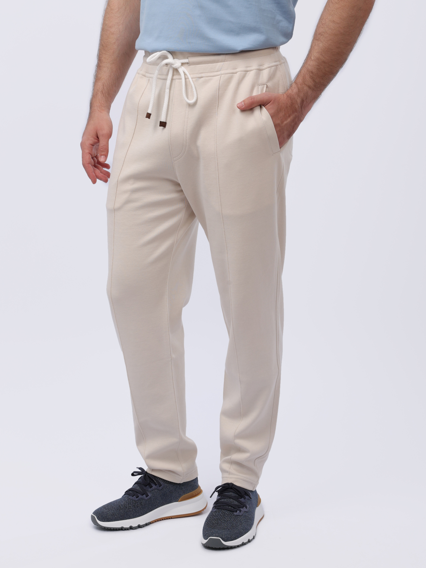 Брюки Brunello Cucinelli M0T353212G C9710 молочные мужские со стрелкой — купить в интернет-магазине Verdistore
