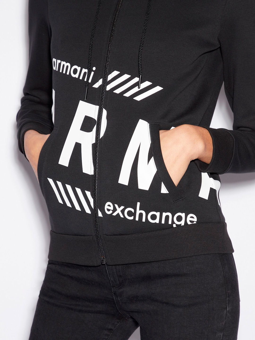 Мастерка Armani Exchange 3GYM72 1200 черная женская с логотипом — купить в интернет-магазине Verdistore