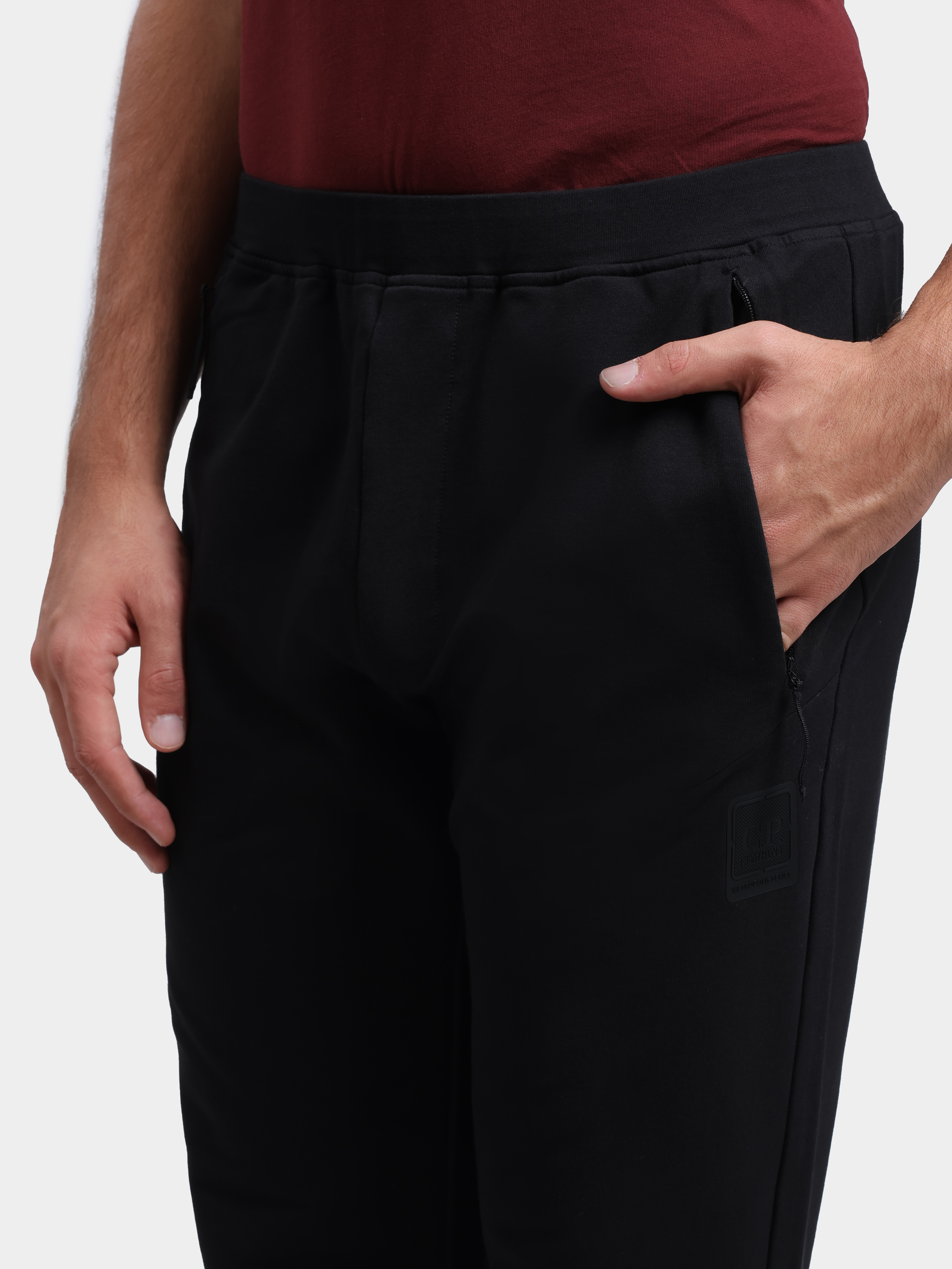 Брюки C.P. Company 21СLSP046A 006452W 999 черные мужские зауженного кроя — купить в интернет-магазине Verdistore