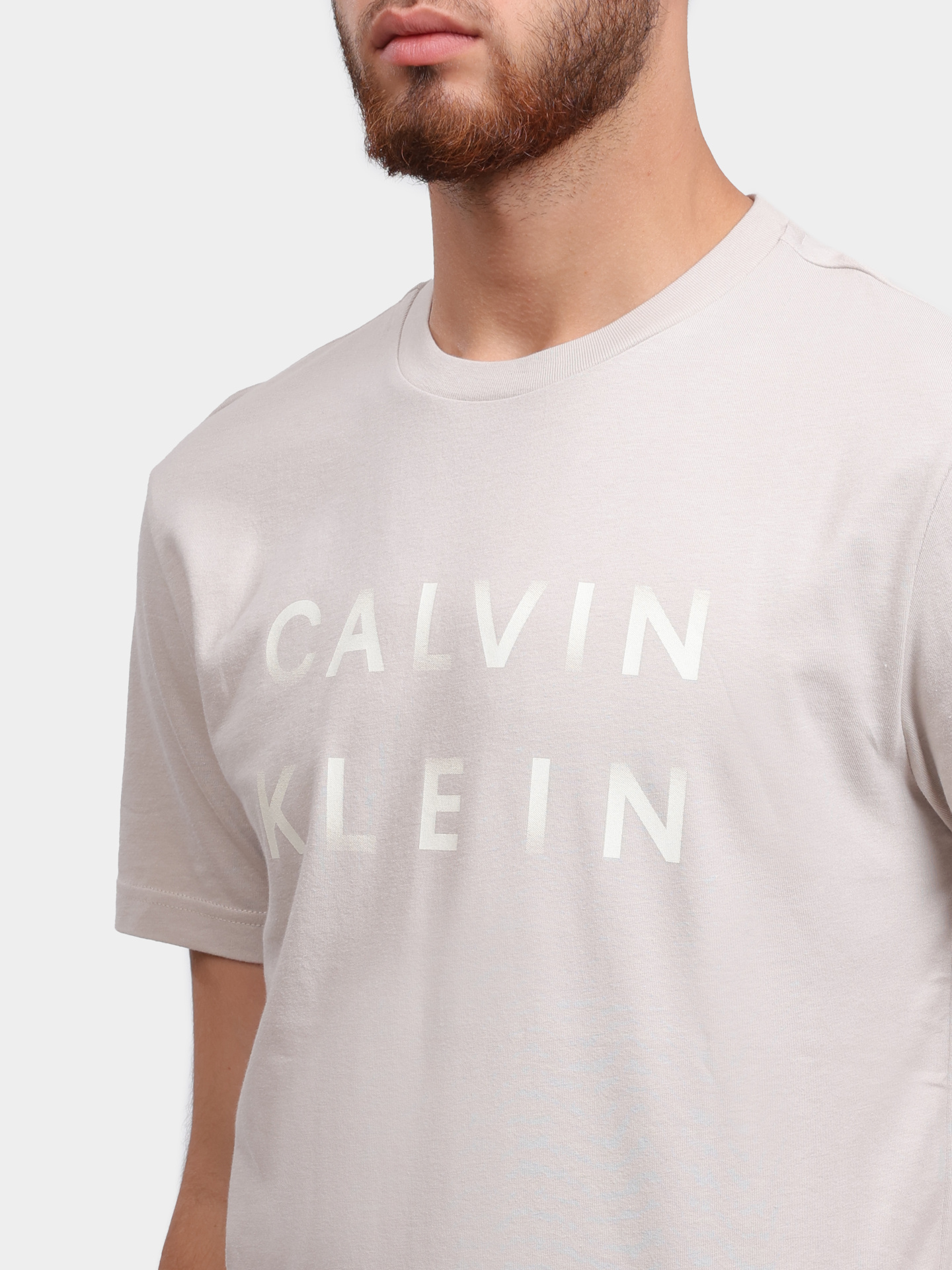 Футболка Calvin Klein K10K114156 PE0 бежевая мужская с логотипом — купить в интернет-магазине Verdistore