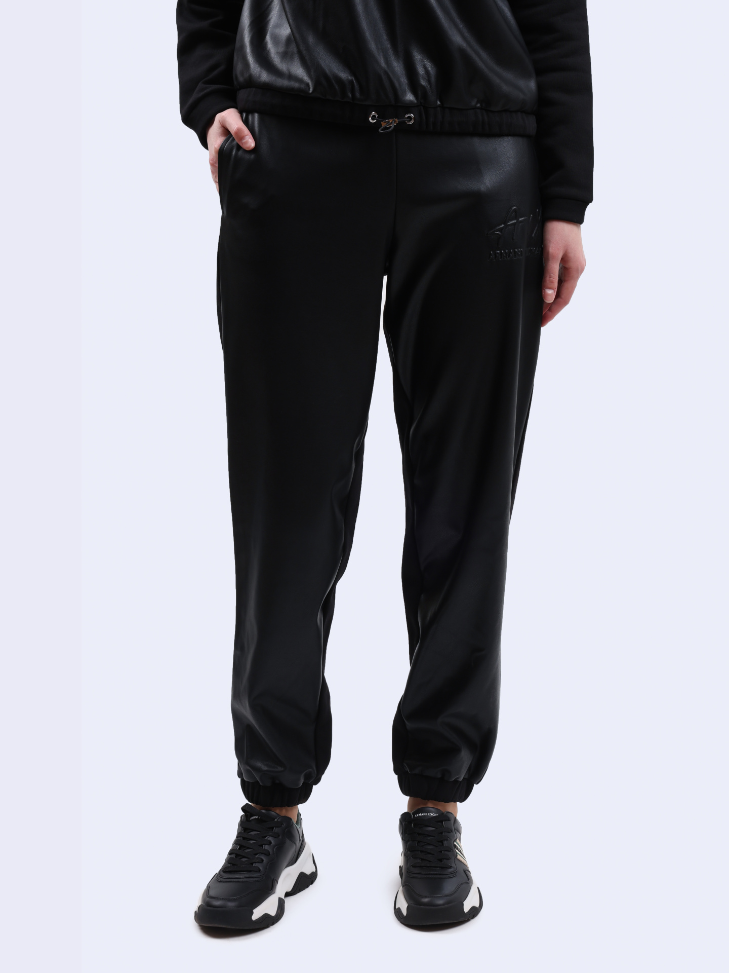 Брюки Armani Exchange 6DYP91 YJFLZ 1200 черные женские с кожаной вставкой — купить в интернет-магазине Verdistore