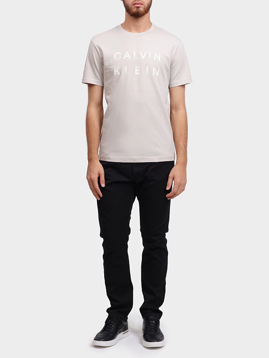 Футболка Calvin Klein K10K114156 PE0 бежевая мужская с логотипом — купить в интернет-магазине Verdistore