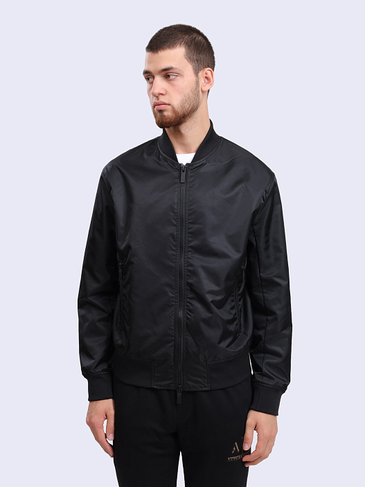 картинка Куртка XM000195 AF12011 UC001 черная  магазин Verdistore являющийся официальным дистрибьютором в России 