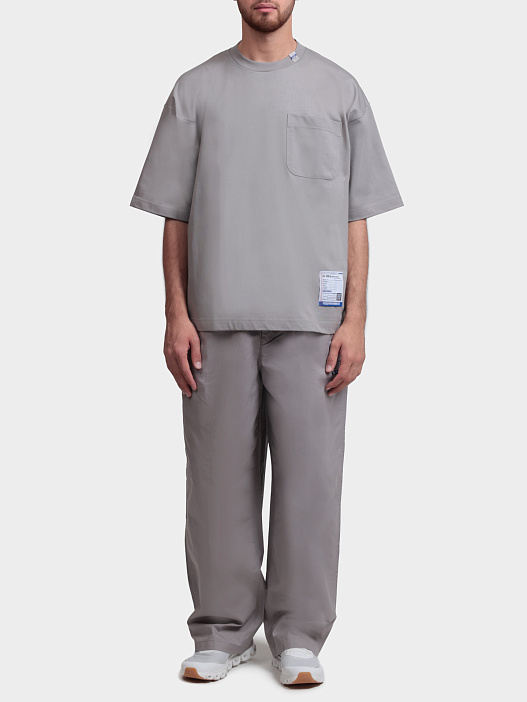 Футболка MAISON MIHARA YASUHIRO I16TS552 LTGRAY светло-серая мужская с патчем — купить в интернет-магазине Verdistore