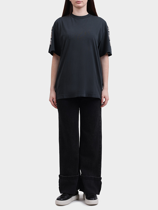 Футболка с логотипом на плечах — купить в интернет-магазине Verdistore